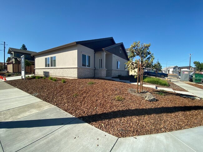 Photo - 2002 Camino del Prado