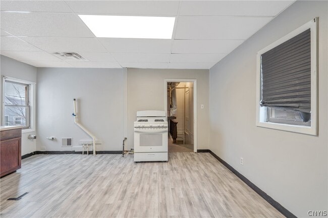 Photo - 103 E 7th St