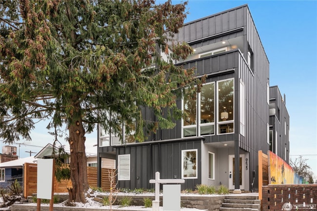 Photo - 9429B 18th Ave SW