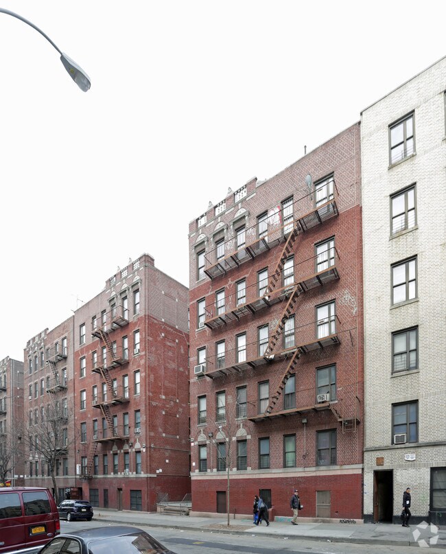 Photo - 2675 Valentine Ave