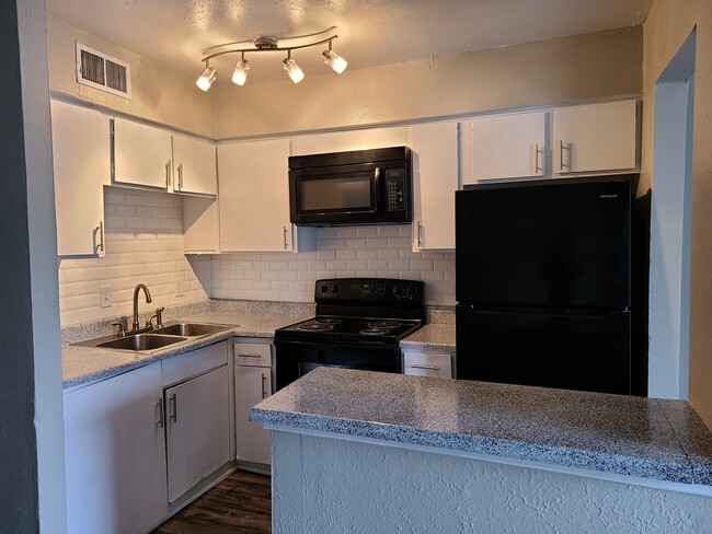Polk Villas - Polk Villas Apartments