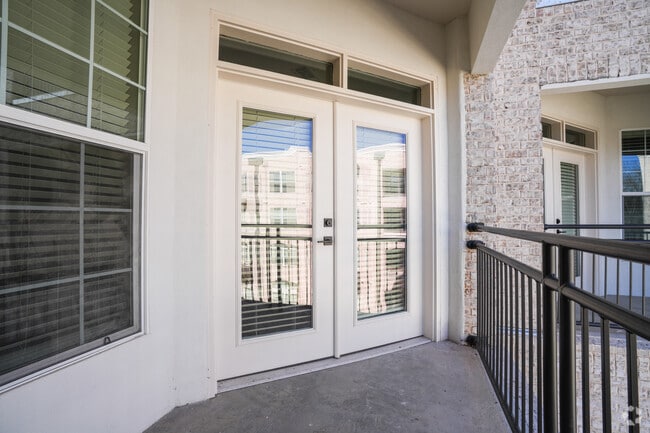1BR, 1BA - 797SF - Balcony