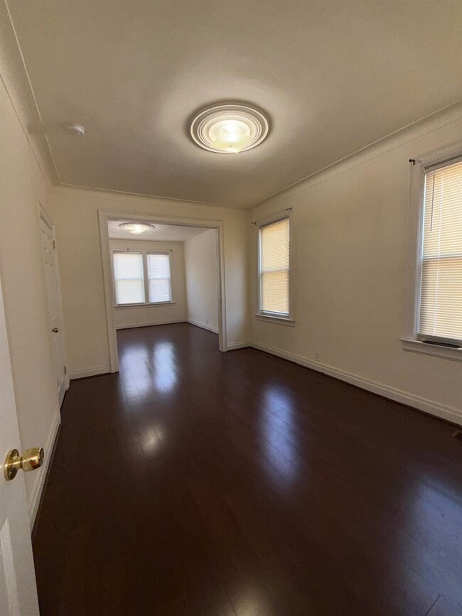 Building Photo - 726 Garfield Ave Unit 1
