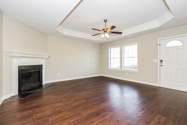 Photo - 610 E Lake Cove