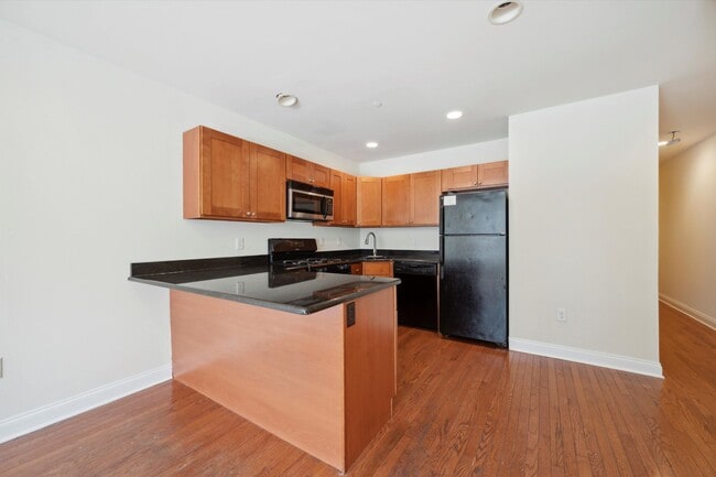 Building Photo - 1705 Arlington St Unit A