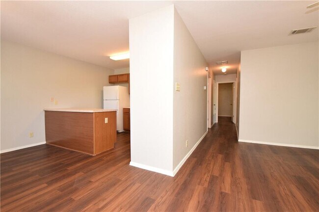10811 Lanshire Dr