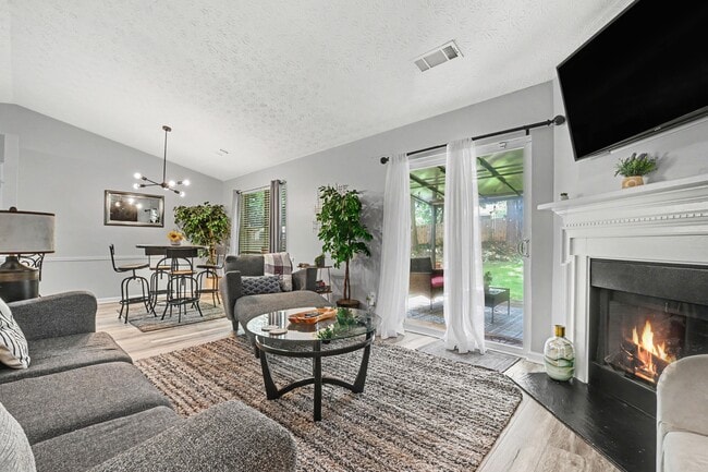 Photo - 1541 Clifton Downs Dr SE