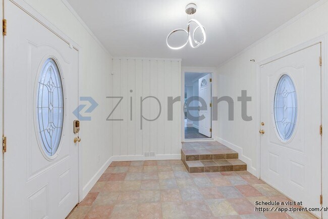 Photo - 380 Mt Defiance Cir SW