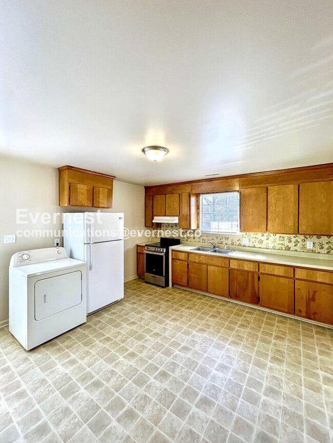 Photo - 206 Cambridge Pl