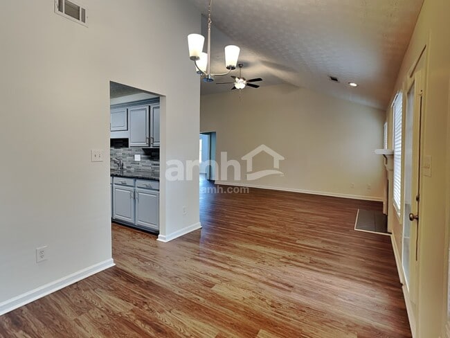 Photo - 643 Bartow Dr