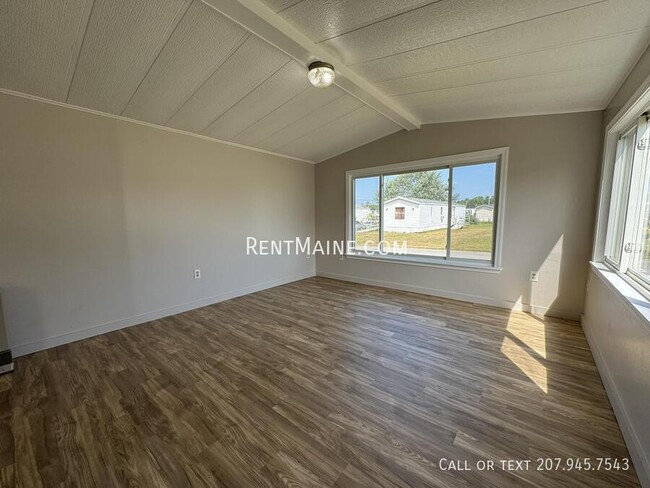 Photo - 102 G St