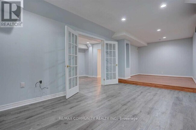 Photo - 208 Twyn Rivers Dr