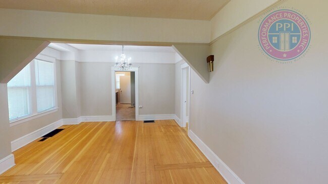 Photo - NO SECURITY DEPOSIT WITH RHINO! Beautiful ...