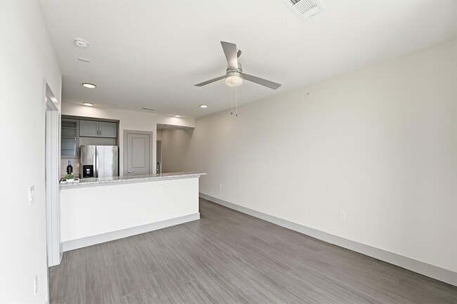 Building Photo - 6955 Turtlewood Dr Unit 502
