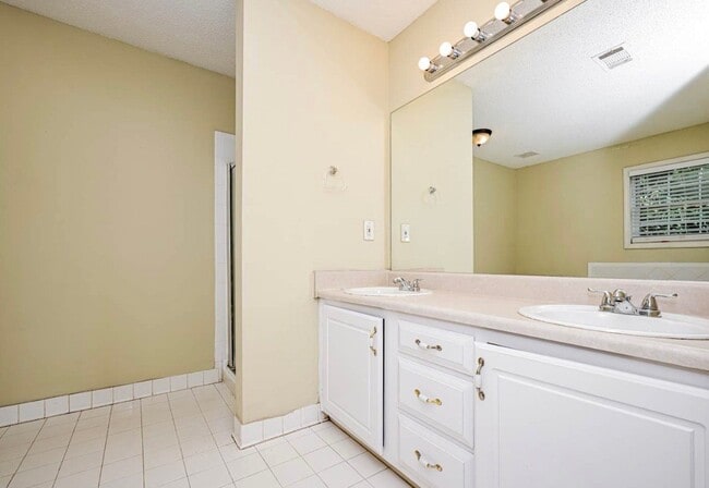 Photo - 193 Windsor Cir
