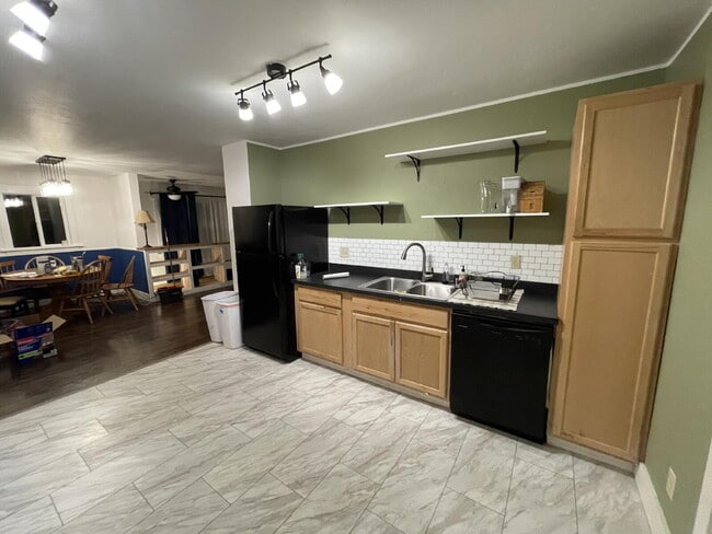 Photo - 3 Bed / 2 Bath Home in the Heart of Manhattan – Garage, Fenced Yard, Updated Interior