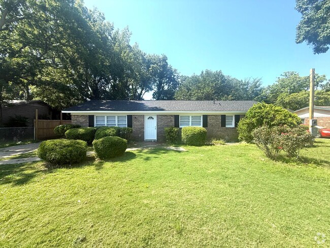 Building Photo - ** 6 Bed 2 Bath located off Wares Ferry ro... Rental
