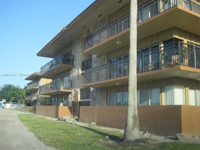 4850 SW 63rd Terrace Unit 114