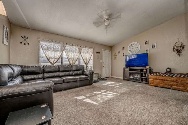 Photo - 4 Bedroom Rental Available February 15th!