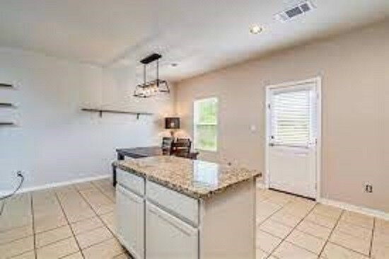 Photo - 533 Westminster Dr