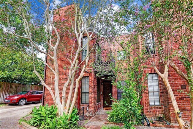 Building Photo - 2732 W Holcombe Blvd Rental