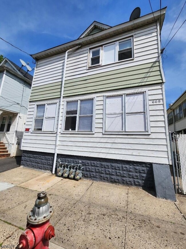 Building Photo - 668 Clarkson Ave Unit 1R