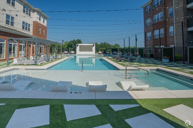 Pool and Lounge Area - Watercress Rental