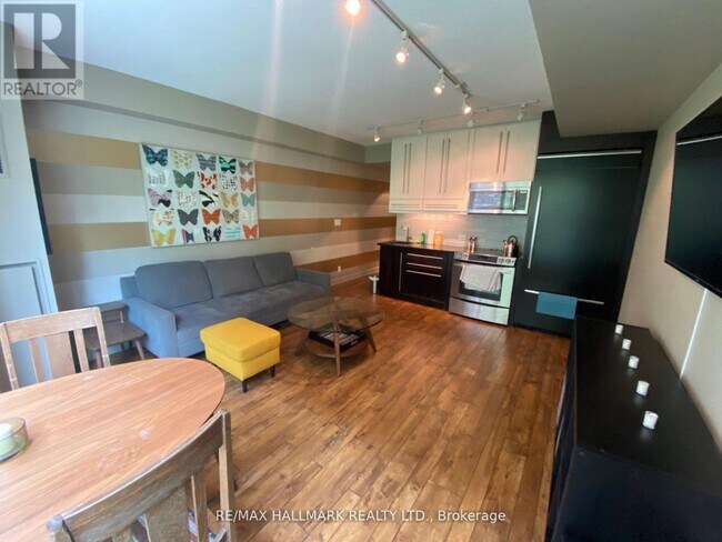 Photo - 350 Wellington St W Unit M14