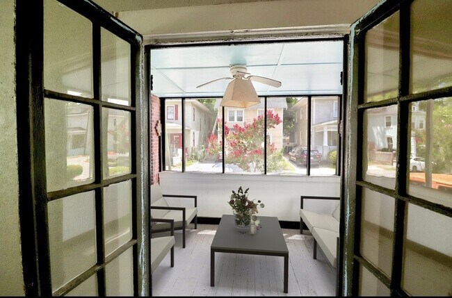 Photo - 628 E 38th St