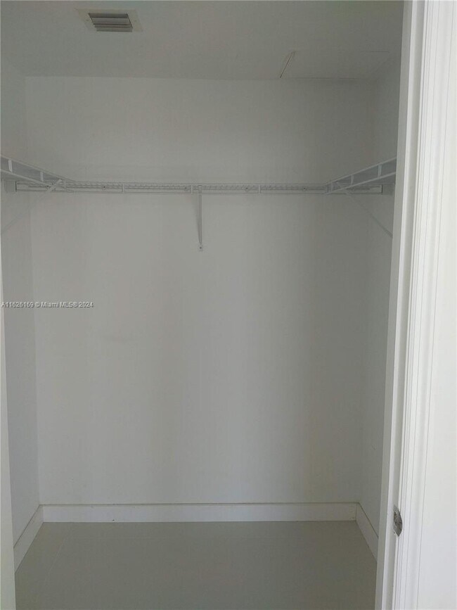 Photo - 500 Brickell Ave Condo Unit 3200