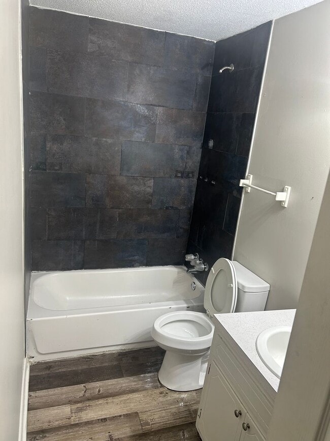 Photo - Newly Remodeled 2 Bedroom, 1 Bathroom Triplex Unit 610 #2