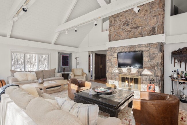 Photo - 60 Northway Dr