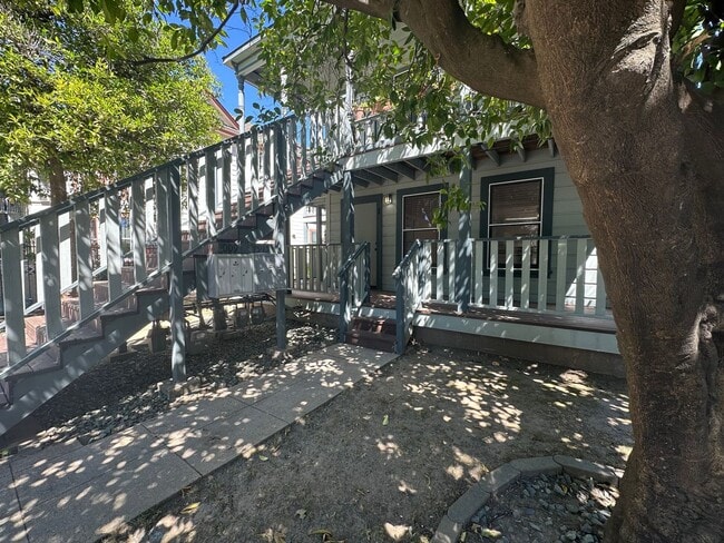Building Photo - Spacious 1 Bedroom in Downtown Sacramento Where Convivence Is KEY! CALL Today To Schedule a Showing!
