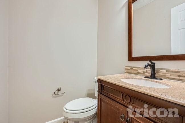 Photo - 305 Woodsong Dr