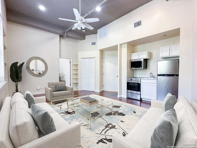 Photo - 245 Losoya St