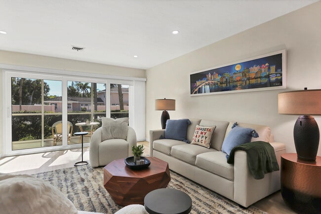 Photo - 500 S Washington Dr