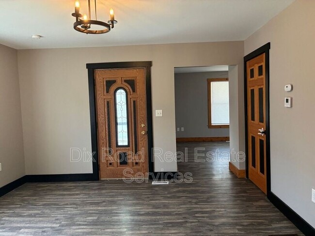 Photo - 915 Bellaire Ave