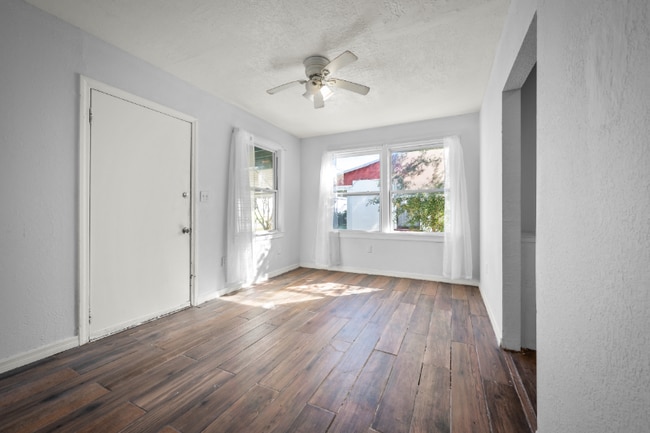 Photo - 1602 Wambolt St