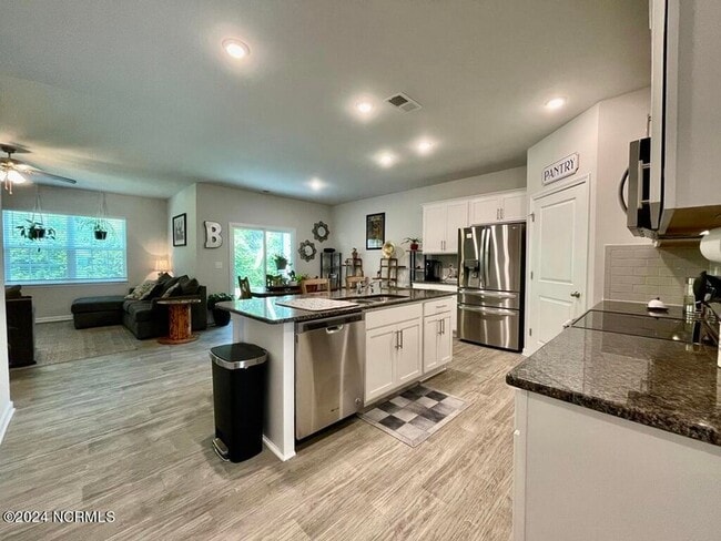 Photo - 200 Gabrielle St