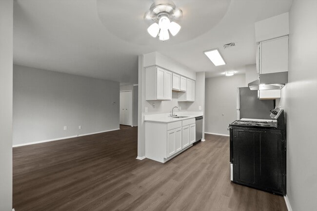 Photo - Newport Woods Apartments