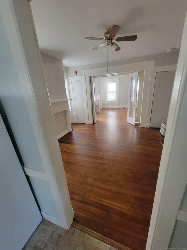 293 Central Ave Unidad 1 Rental Norwich, CT