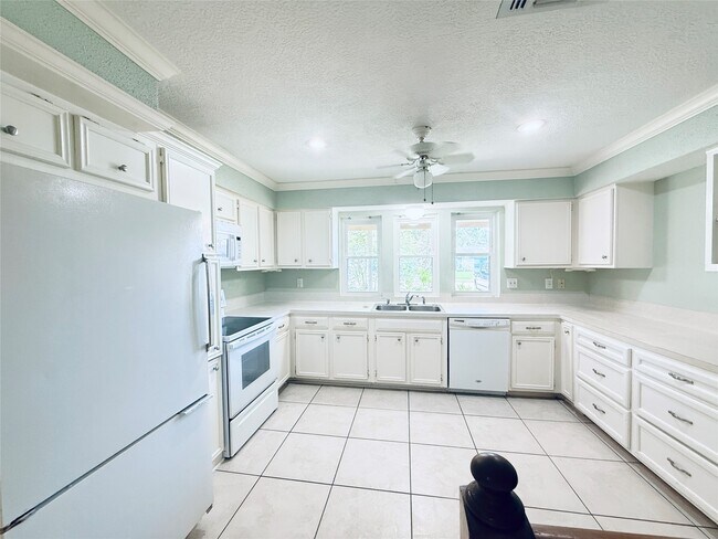 Photo - 16439 Hickory Knoll Dr