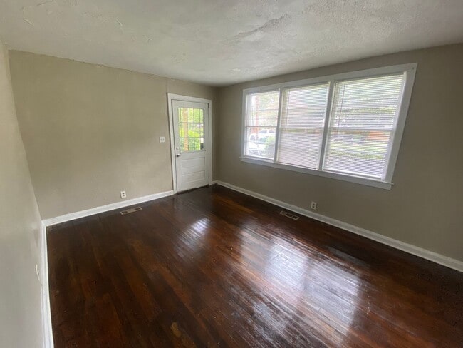 1035 Fisk Ave