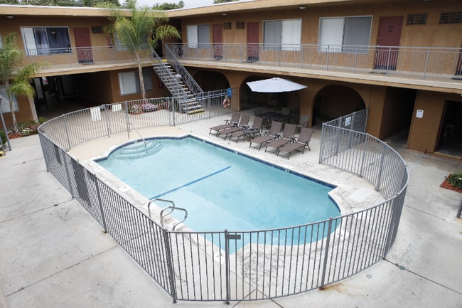 Photo - 11920 Chandler Blvd Apartamento Unidad 107