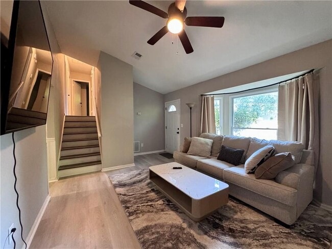 Photo - 3814 Whaley Ct SW