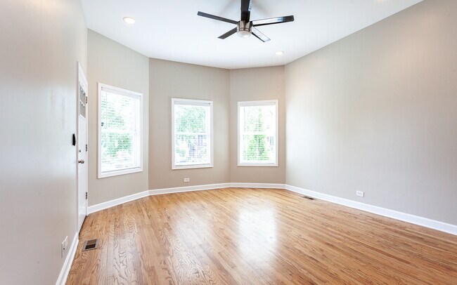 Photo - 3138 N Sawyer Ave