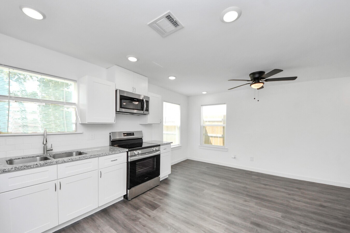 Photo - 8125 Laura Koppe Rd