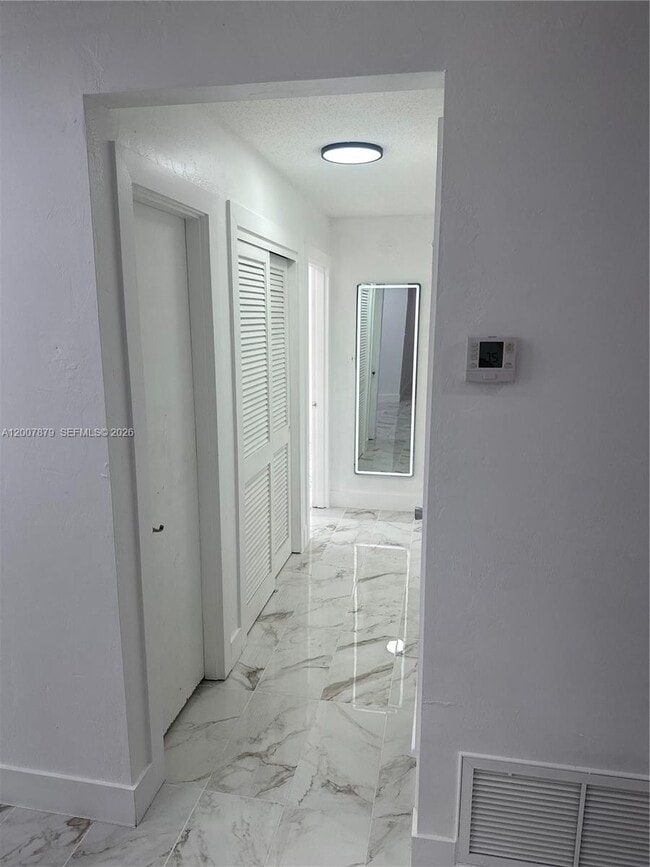 Photo - 107 W Lake Dr