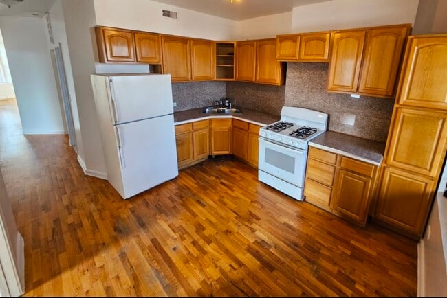 913 N Lawndale Ave Unit 2