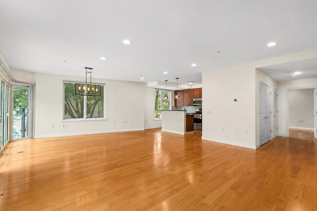 Photo - 296 Grand St Unit 2
